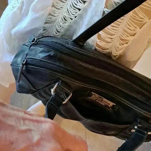 Handbag Nine West, black leather,  roomy 2 zippered sides - Picture 7 of 9